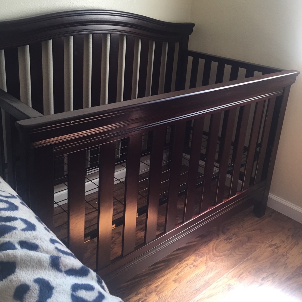 Delta Crib